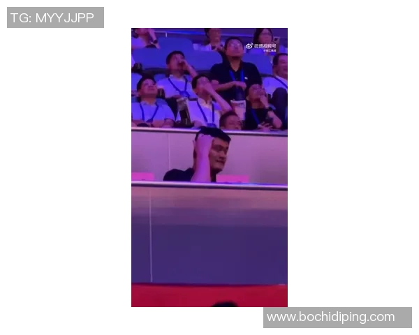 姚明在赛场上情绪失控泪洒球场引发球迷热议与关心
