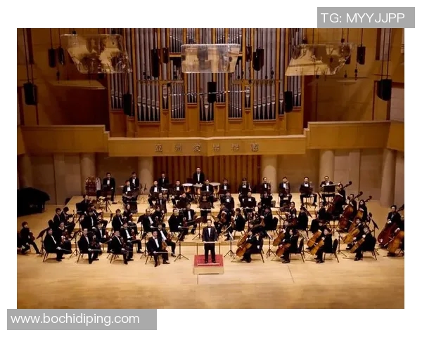 瑞典足球明星尼尔森的音乐旅程与激情演绎的动人旋律