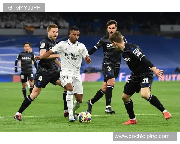 足球明星亲临现场观战皇马比赛引发球迷热烈反响与期待