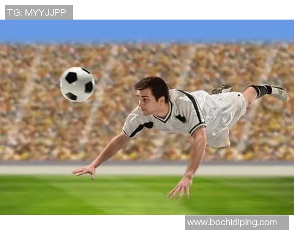 足球明星精彩头顶球表演展现技术与魅力的完美结合